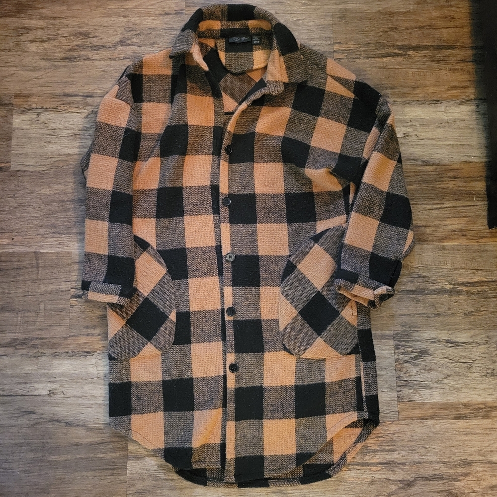 RD Style Womans Oversized Black and Orange Plaid Shacket. Size Small - GUC